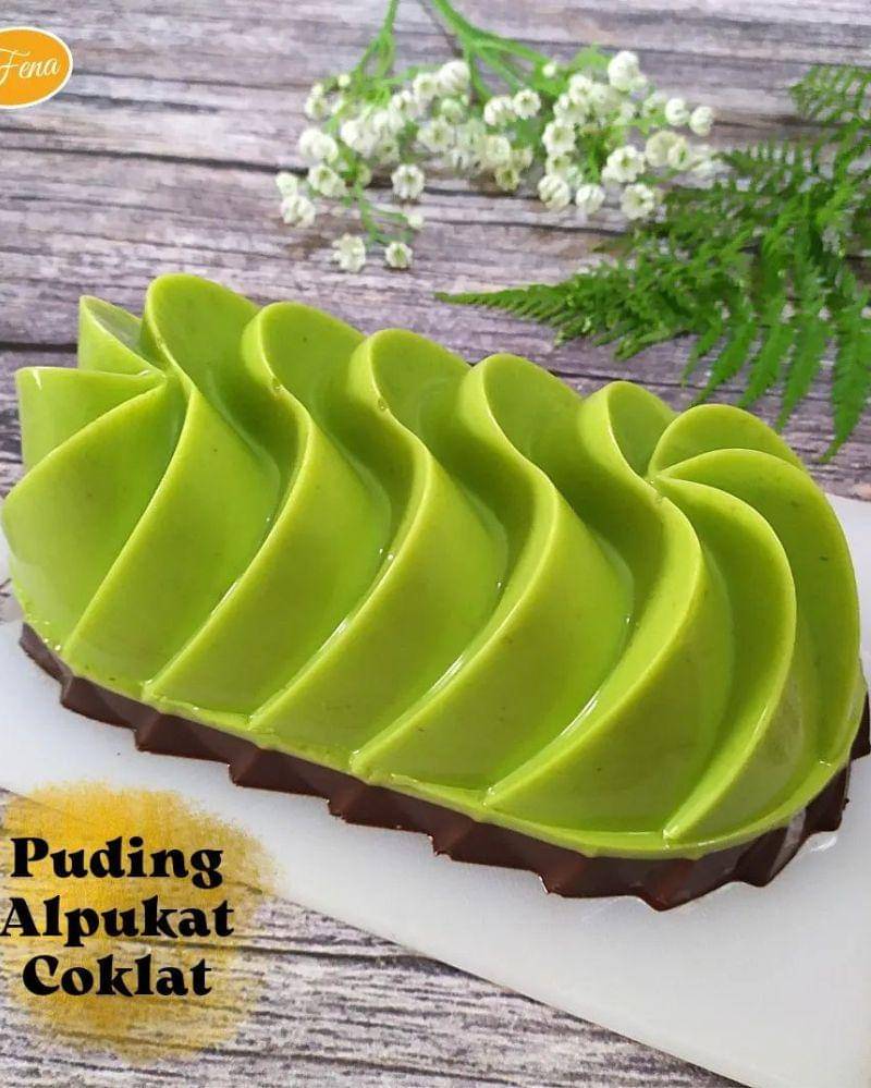 Instagram.com/hartatitrifena